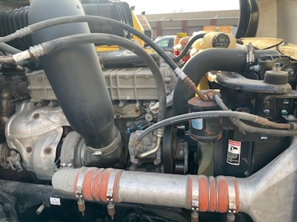 Day Cab Tractor-Heavy Duty Tractors-Freightliner-2019-T12664ST-Youngstown-OH-414,915\n\t\tmiles-$ 39,500 - Image 15