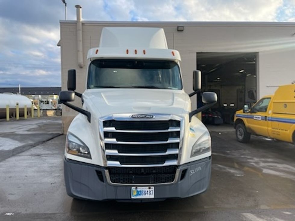 Day Cab Tractor-Heavy Duty Tractors-Freightliner-2019-T12664ST-Youngstown-OH-414,915\n\t\tmiles-$ 39,500 - Image 2