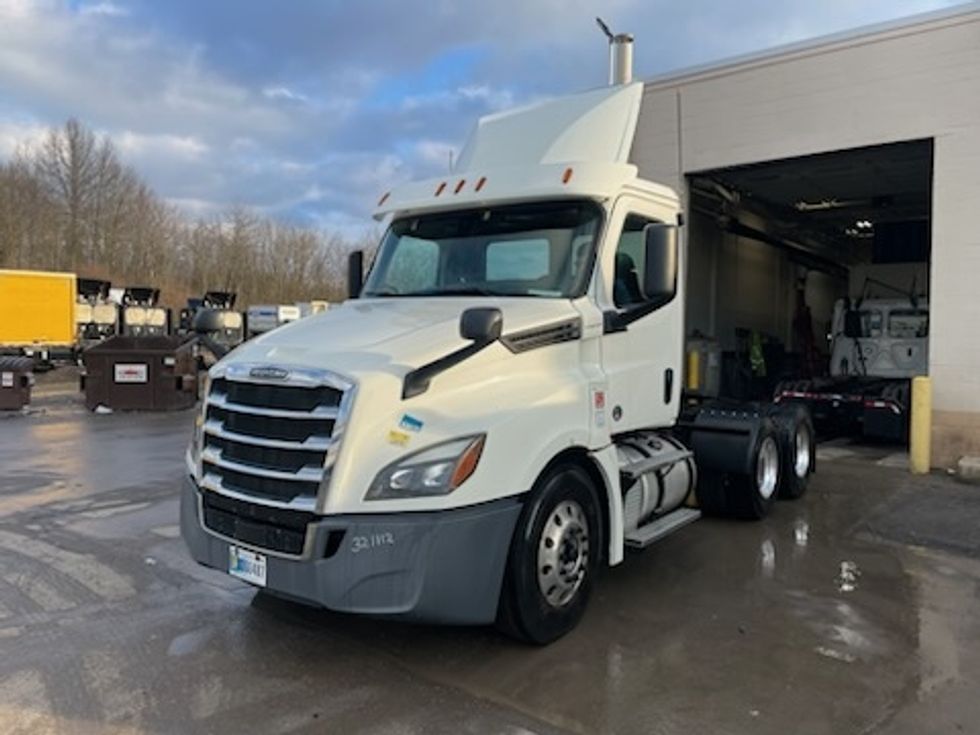 Day Cab Tractor-Heavy Duty Tractors-Freightliner-2019-T12664ST-Youngstown-OH-414,915\n\t\tmiles-$ 39,500 - Image 3