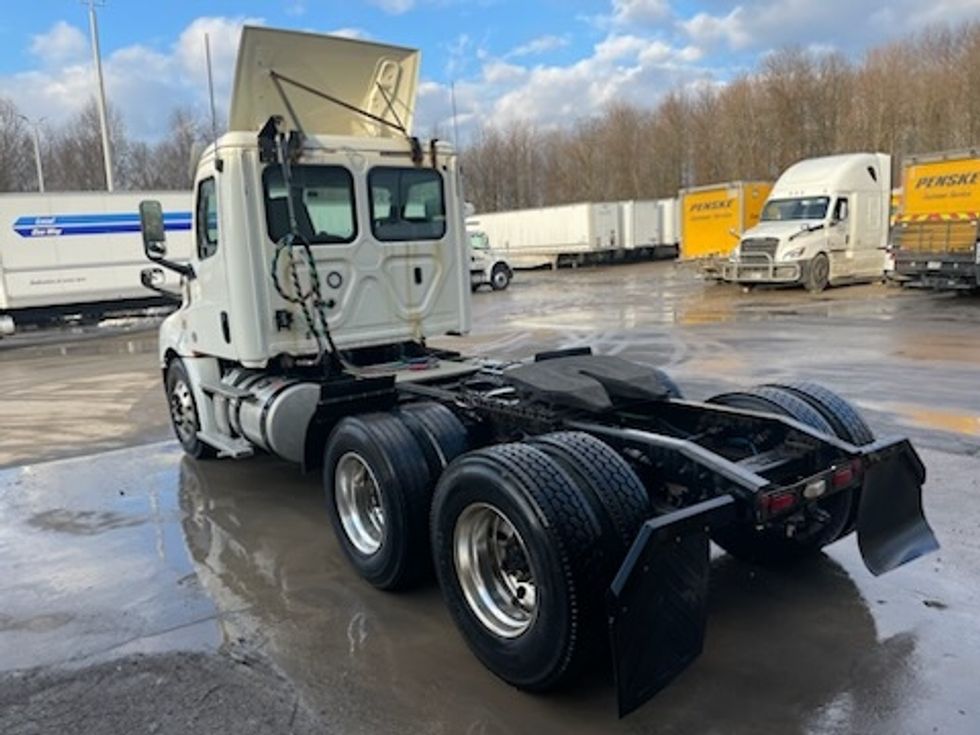 Day Cab Tractor-Heavy Duty Tractors-Freightliner-2019-T12664ST-Youngstown-OH-414,915\n\t\tmiles-$ 39,500 - Image 5