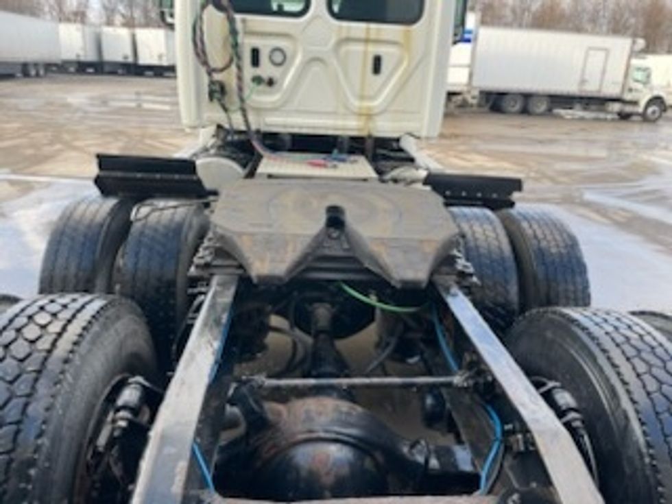 Day Cab Tractor-Heavy Duty Tractors-Freightliner-2019-T12664ST-Youngstown-OH-414,915\n\t\tmiles-$ 39,500 - Image 6