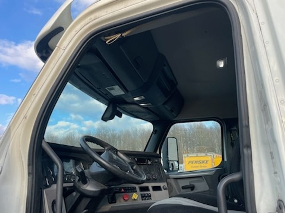 Day Cab Tractor-Heavy Duty Tractors-Freightliner-2019-T12664ST-Youngstown-OH-414,915\n\t\tmiles-$ 39,500 - Image 9