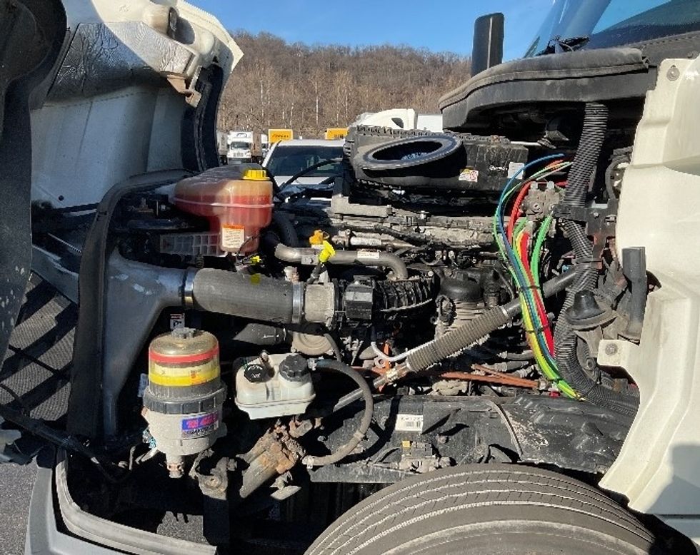 Day Cab Tractor-Heavy Duty Tractors-Freightliner-2019-T12664ST-Youngstown-OH-551,108\n\t\tmiles-$ 39,250 - Image 16