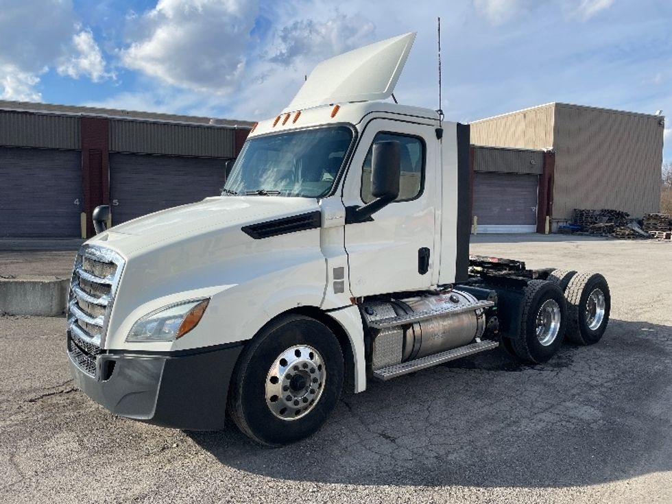 Day Cab Tractor-Heavy Duty Tractors-Freightliner-2019-T12664ST-Youngstown-OH-551,108\n\t\tmiles-$ 39,250 - Image 3