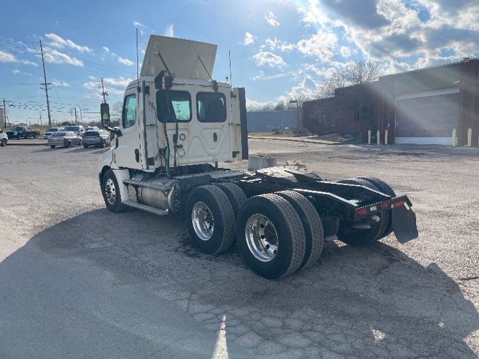 Day Cab Tractor-Heavy Duty Tractors-Freightliner-2019-T12664ST-Youngstown-OH-551,108\n\t\tmiles-$ 39,250 - Image 5