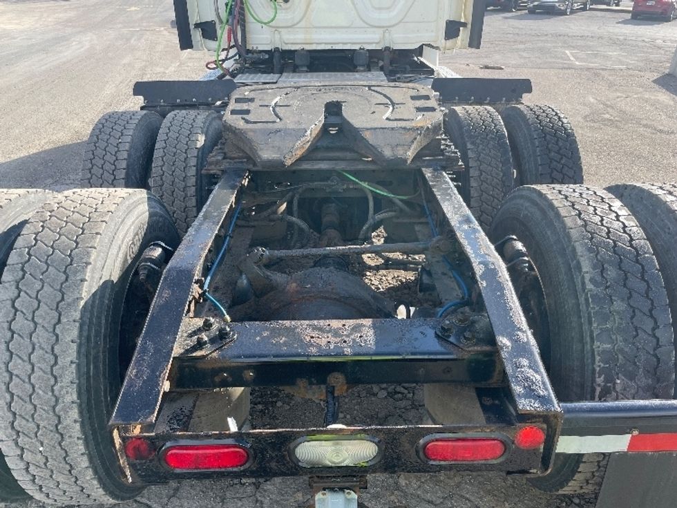 Day Cab Tractor-Heavy Duty Tractors-Freightliner-2019-T12664ST-Youngstown-OH-551,108\n\t\tmiles-$ 39,250 - Image 6