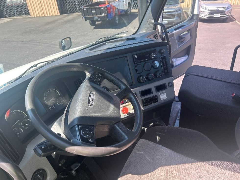 Day Cab Tractor-Heavy Duty Tractors-Freightliner-2019-T12684ST-Portland-OR-129,369\n\t\tmiles-$ 80,000 - Image 10