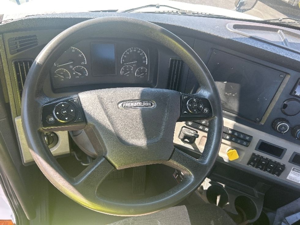 Day Cab Tractor-Heavy Duty Tractors-Freightliner-2019-T12684ST-Portland-OR-129,369\n\t\tmiles-$ 80,000 - Image 11