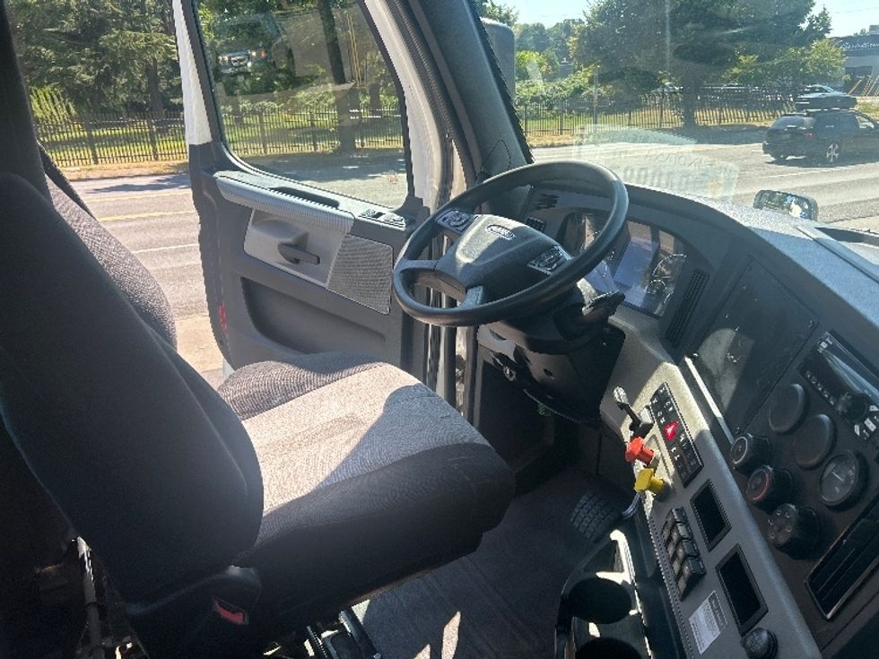 Day Cab Tractor-Heavy Duty Tractors-Freightliner-2019-T12684ST-Portland-OR-129,369\n\t\tmiles-$ 80,000 - Image 14