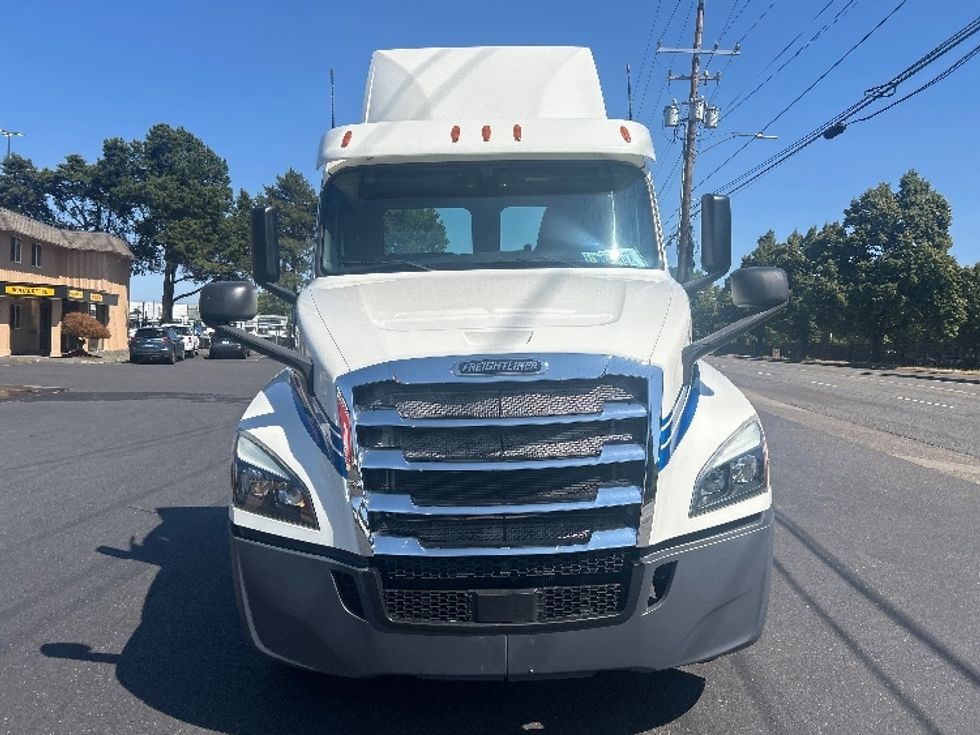 Day Cab Tractor-Heavy Duty Tractors-Freightliner-2019-T12684ST-Portland-OR-129,369\n\t\tmiles-$ 80,000 - Image 2