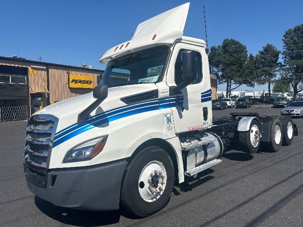 Day Cab Tractor-Heavy Duty Tractors-Freightliner-2019-T12684ST-Portland-OR-129,369\n\t\tmiles-$ 80,000 - Image 3