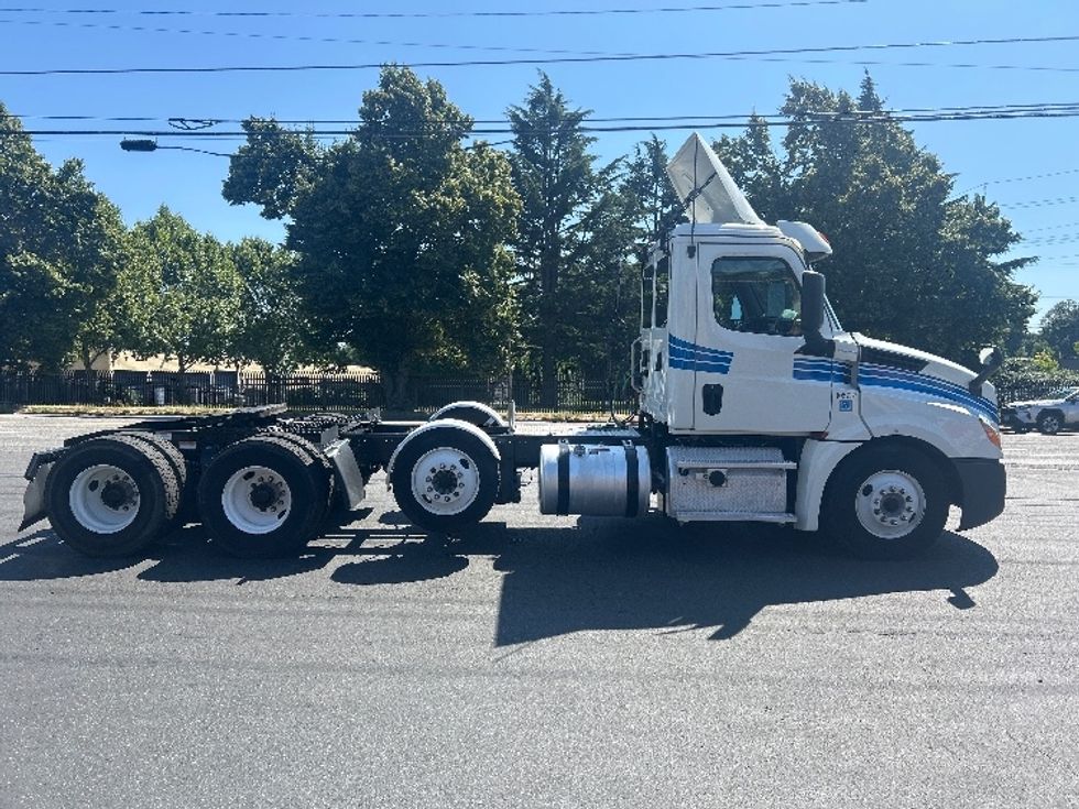 Day Cab Tractor-Heavy Duty Tractors-Freightliner-2019-T12684ST-Portland-OR-129,369\n\t\tmiles-$ 80,000 - Image 8