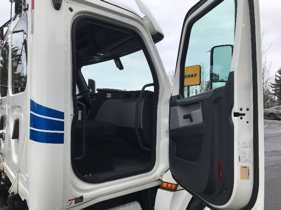 Day Cab Tractor-Heavy Duty Tractors-Freightliner-2019-T12684ST-Portland-OR-211,001\n\t\tmiles-$ 80,250 - Image 12