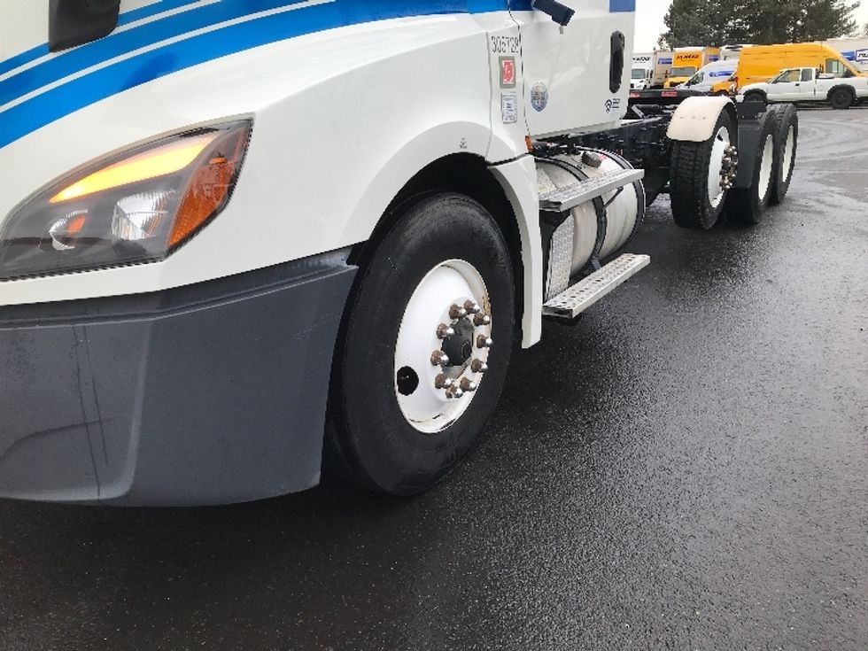 Day Cab Tractor-Heavy Duty Tractors-Freightliner-2019-T12684ST-Portland-OR-211,001\n\t\tmiles-$ 80,250 - Image 20