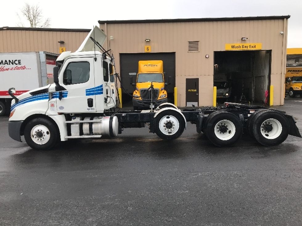 Day Cab Tractor-Heavy Duty Tractors-Freightliner-2019-T12684ST-Portland-OR-211,001\n\t\tmiles-$ 80,250 - Image 4