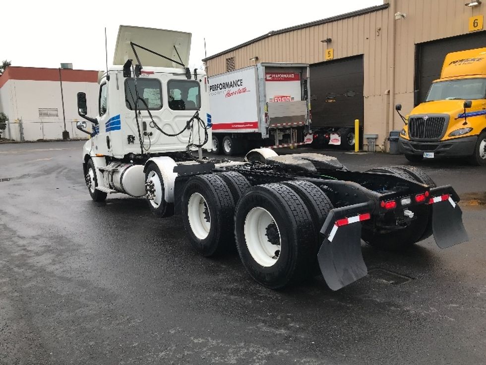 Day Cab Tractor-Heavy Duty Tractors-Freightliner-2019-T12684ST-Portland-OR-211,001\n\t\tmiles-$ 80,250 - Image 5