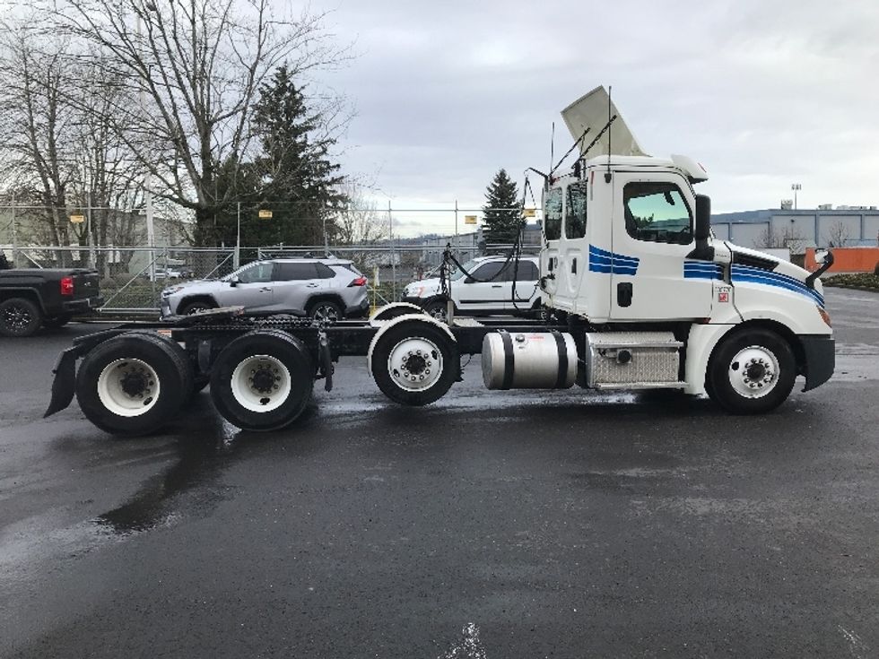 Day Cab Tractor-Heavy Duty Tractors-Freightliner-2019-T12684ST-Portland-OR-211,001\n\t\tmiles-$ 80,250 - Image 8