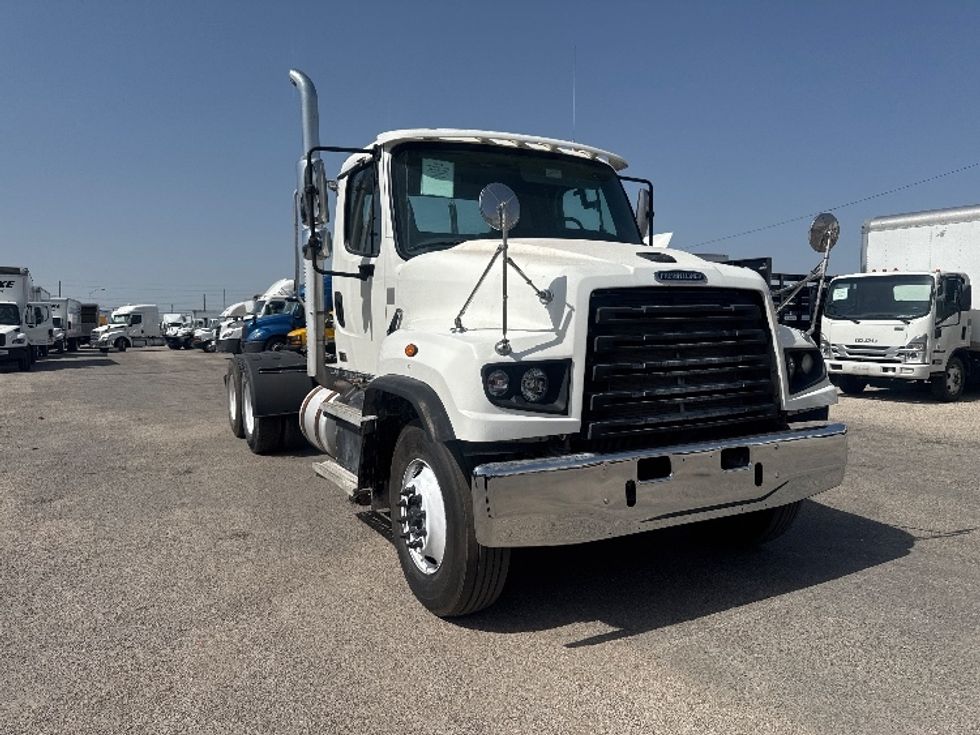 Day Cab Tractor-Heavy Duty Tractors-Freightliner-2020-114SD-Dallas-TX-243,705\n\t\tmiles-$ 60,000 - Image 1