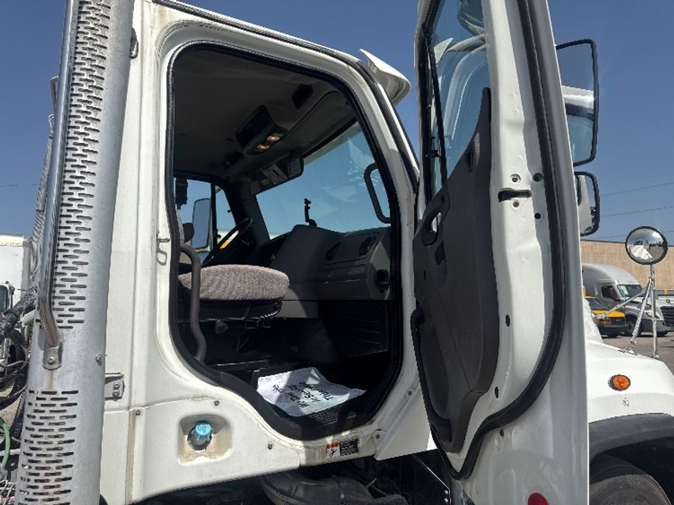 Day Cab Tractor-Heavy Duty Tractors-Freightliner-2020-114SD-Dallas-TX-243,705\n\t\tmiles-$ 60,000 - Image 12