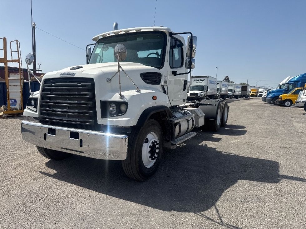 Day Cab Tractor-Heavy Duty Tractors-Freightliner-2020-114SD-Dallas-TX-243,705\n\t\tmiles-$ 60,000 - Image 3