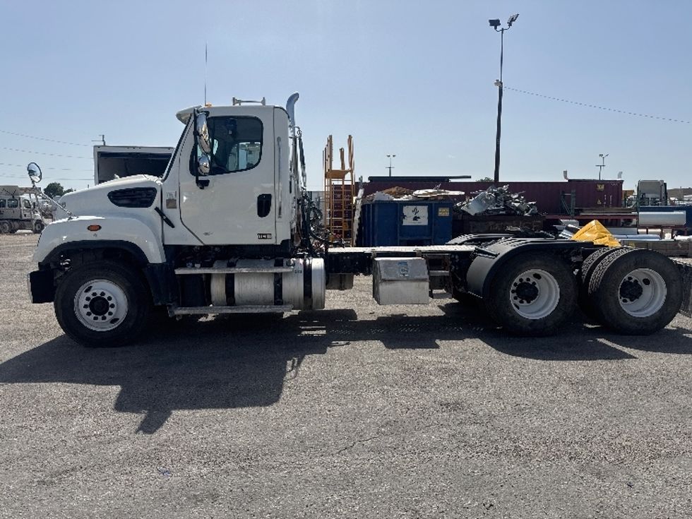 Day Cab Tractor-Heavy Duty Tractors-Freightliner-2020-114SD-Dallas-TX-243,705\n\t\tmiles-$ 60,000 - Image 4