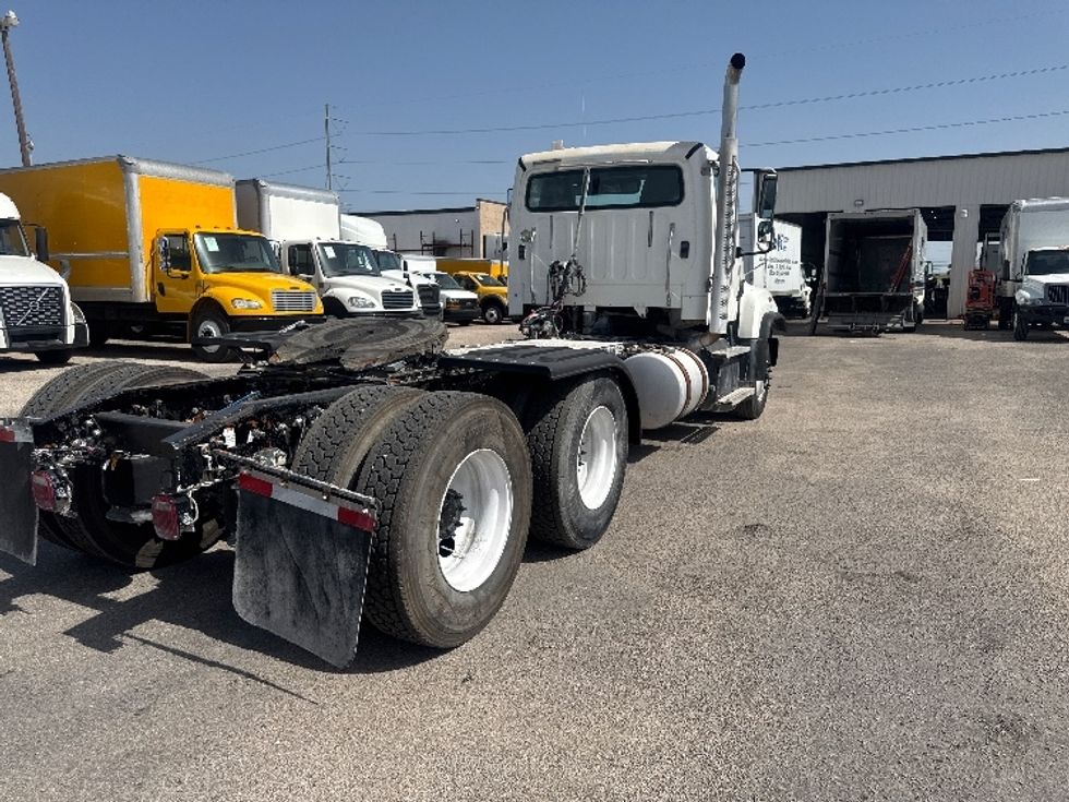 Day Cab Tractor-Heavy Duty Tractors-Freightliner-2020-114SD-Dallas-TX-243,705\n\t\tmiles-$ 60,000 - Image 7