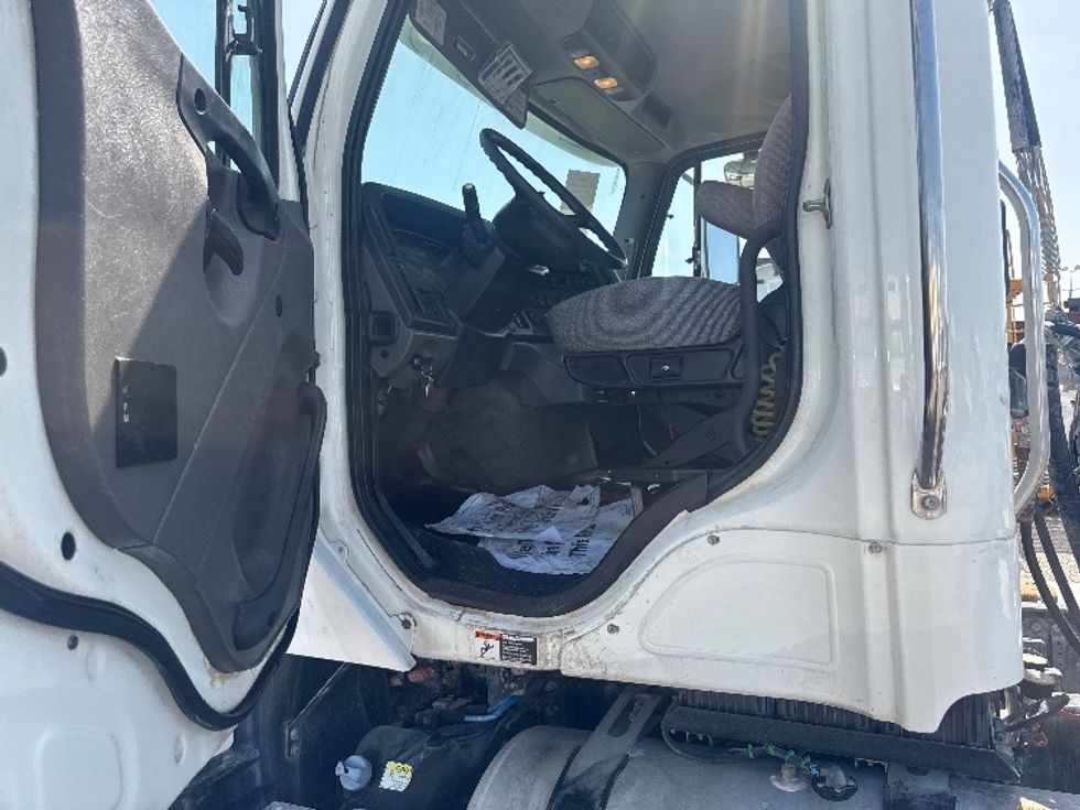 Day Cab Tractor-Heavy Duty Tractors-Freightliner-2020-114SD-Dallas-TX-243,705\n\t\tmiles-$ 60,000 - Image 9