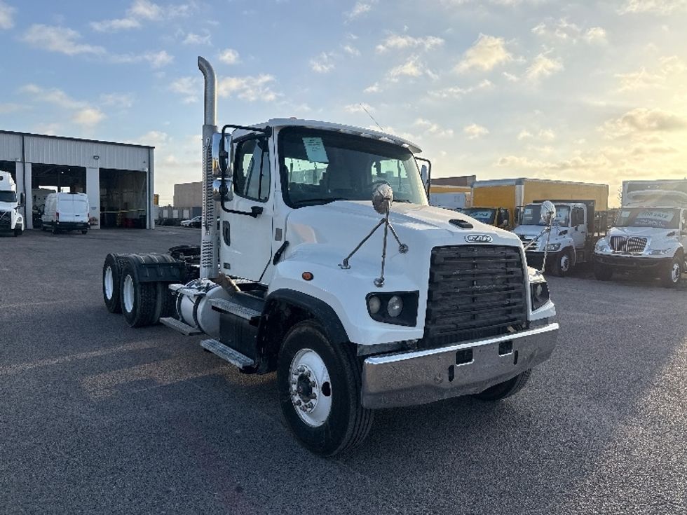 Day Cab Tractor-Heavy Duty Tractors-Freightliner-2020-114SD-Dallas-TX-250,800\n\t\tmiles-$ 62,250 - Image 1