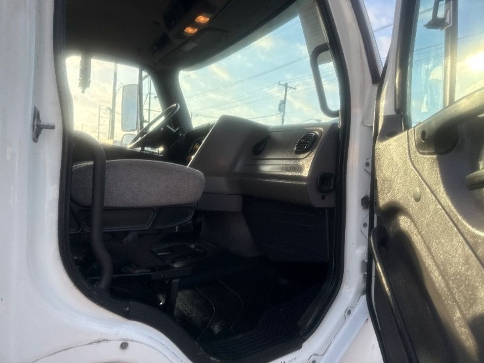 Day Cab Tractor-Heavy Duty Tractors-Freightliner-2020-114SD-Dallas-TX-250,800\n\t\tmiles-$ 62,250 - Image 12