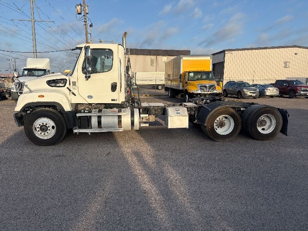 Day Cab Tractor-Heavy Duty Tractors-Freightliner-2020-114SD-Dallas-TX-250,800\n\t\tmiles-$ 62,250 - Image 4