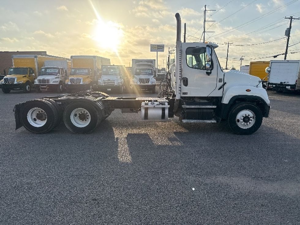 Day Cab Tractor-Heavy Duty Tractors-Freightliner-2020-114SD-Dallas-TX-250,800\n\t\tmiles-$ 62,250 - Image 8