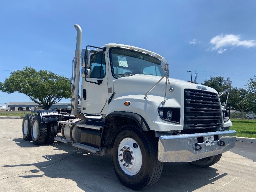 Day Cab Tractor-Heavy Duty Tractors-Freightliner-2020-114SD-San Antonio-TX-273,613\n\t\tmiles-$ 55,500 - Image 1