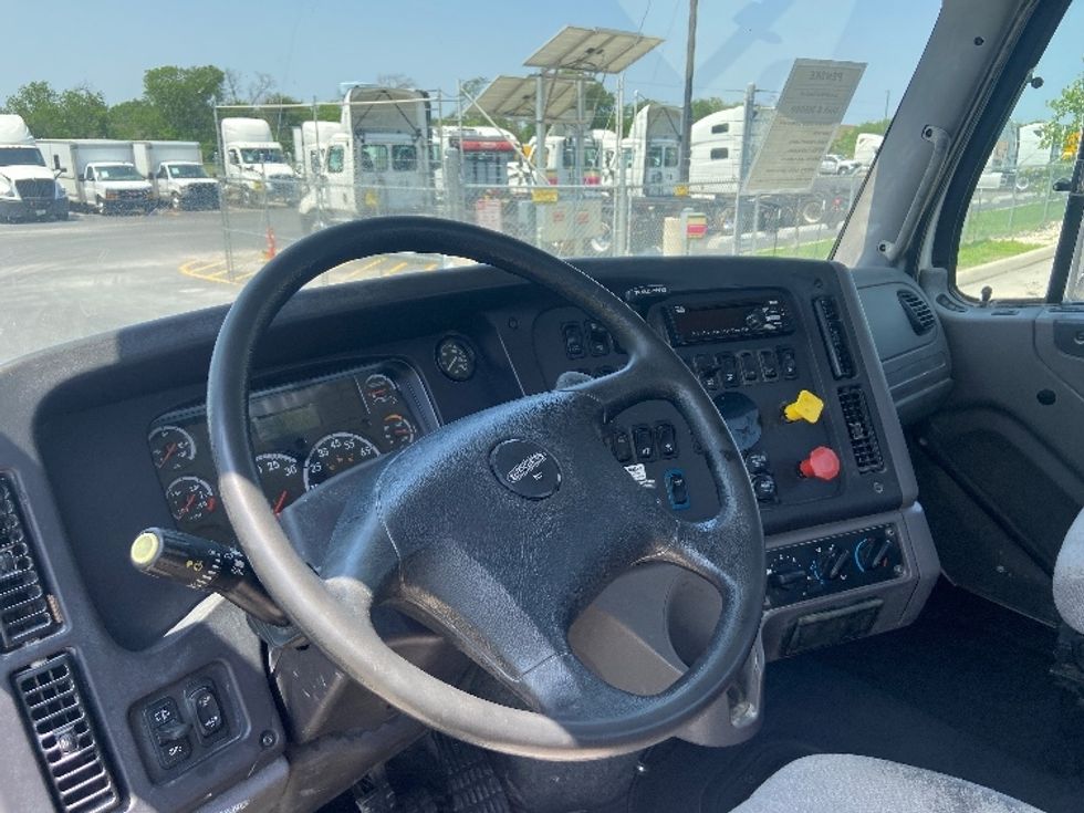 Day Cab Tractor-Heavy Duty Tractors-Freightliner-2020-114SD-San Antonio-TX-273,613\n\t\tmiles-$ 55,500 - Image 10