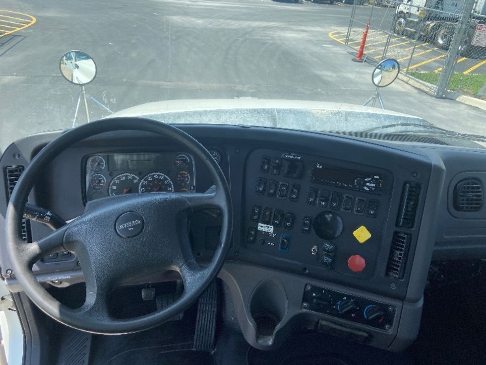 Day Cab Tractor-Heavy Duty Tractors-Freightliner-2020-114SD-San Antonio-TX-273,613\n\t\tmiles-$ 55,500 - Image 11