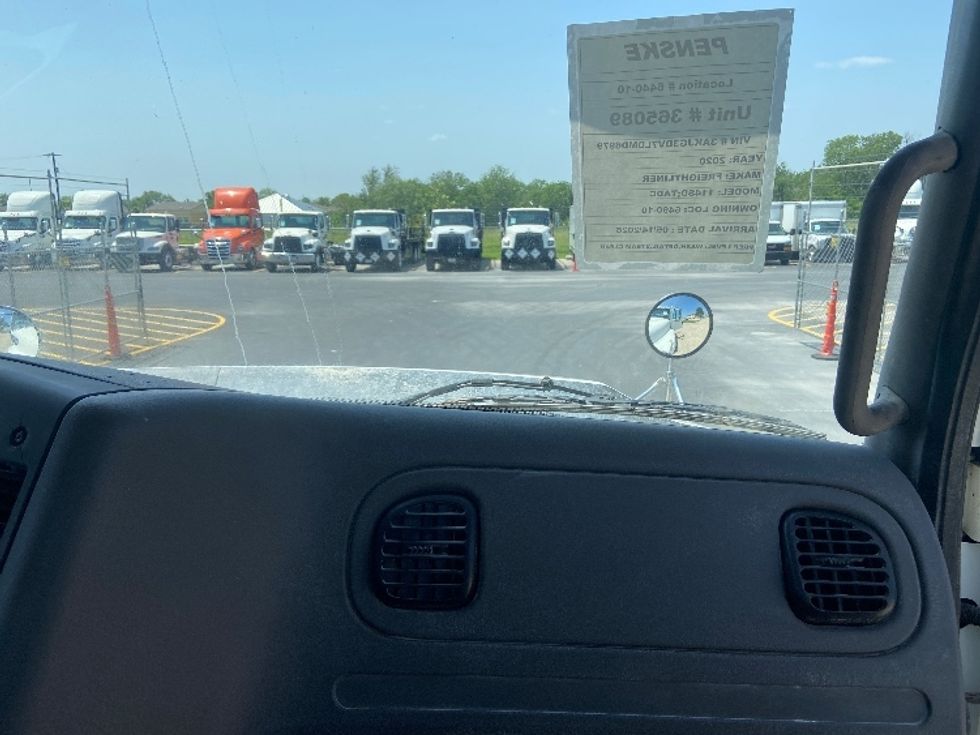 Day Cab Tractor-Heavy Duty Tractors-Freightliner-2020-114SD-San Antonio-TX-273,613\n\t\tmiles-$ 55,500 - Image 13