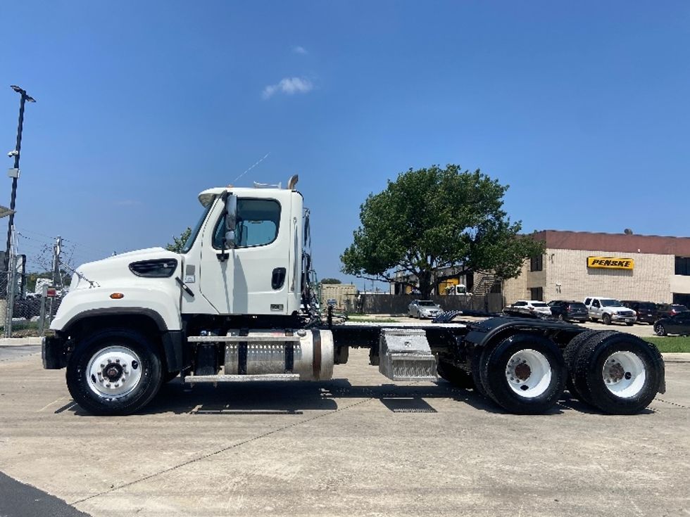 Day Cab Tractor-Heavy Duty Tractors-Freightliner-2020-114SD-San Antonio-TX-273,613\n\t\tmiles-$ 55,500 - Image 4