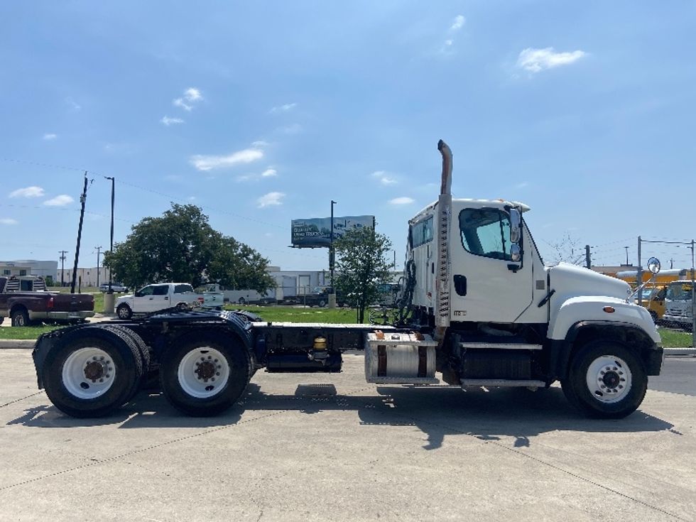 Day Cab Tractor-Heavy Duty Tractors-Freightliner-2020-114SD-San Antonio-TX-273,613\n\t\tmiles-$ 55,500 - Image 8