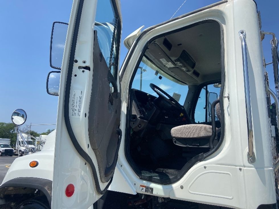 Day Cab Tractor-Heavy Duty Tractors-Freightliner-2020-114SD-San Antonio-TX-273,613\n\t\tmiles-$ 55,500 - Image 9