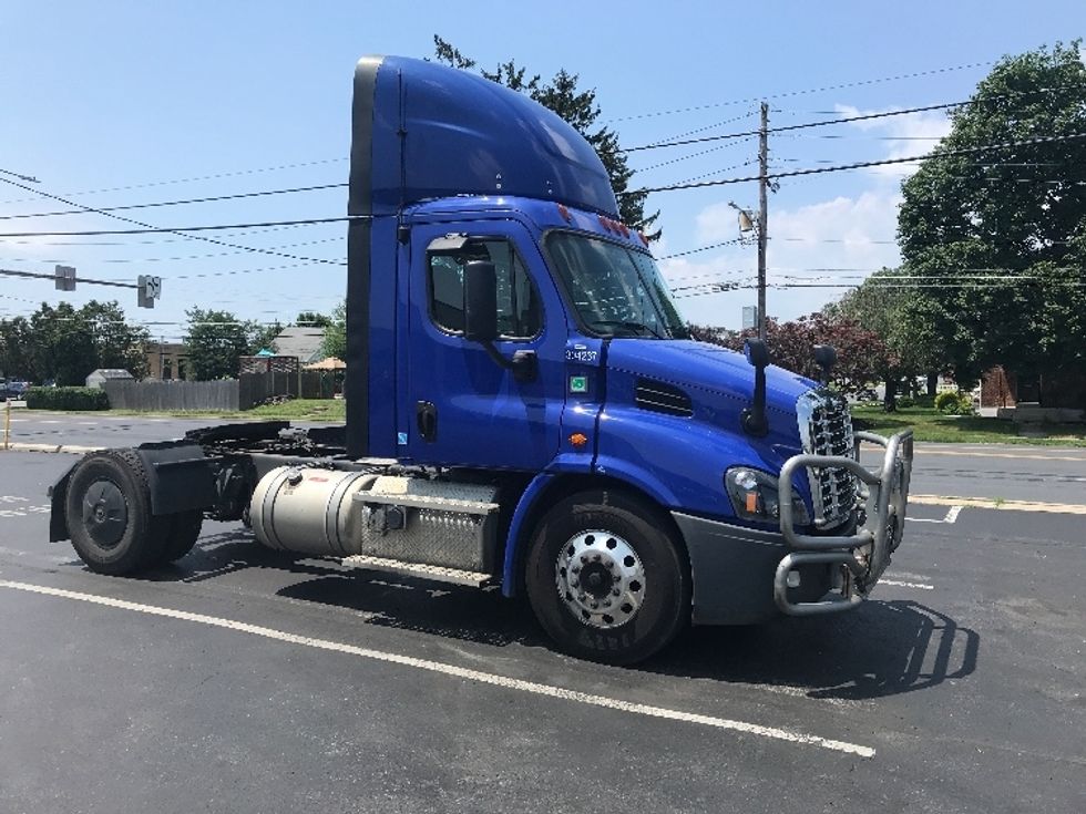 Day Cab Tractor-Heavy Duty Tractors-Freightliner-2020-Cascadia 11342ST-Allentown-PA-230,454\n\t\tmiles-$ 40,250 - Image 1