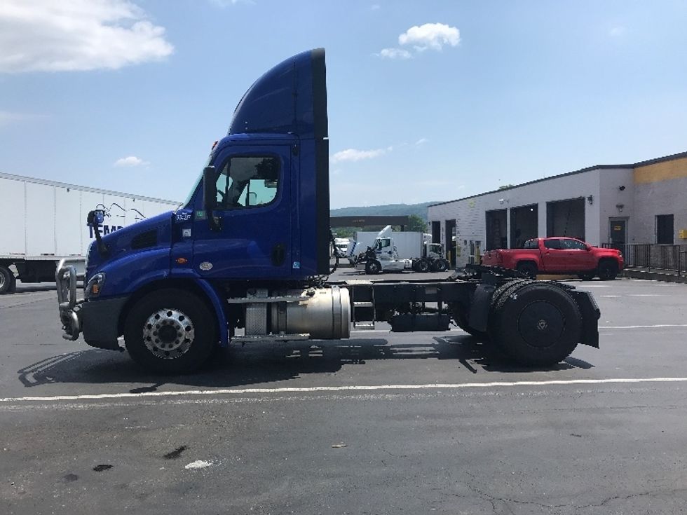Day Cab Tractor-Heavy Duty Tractors-Freightliner-2020-Cascadia 11342ST-Allentown-PA-230,454\n\t\tmiles-$ 40,250 - Image 4