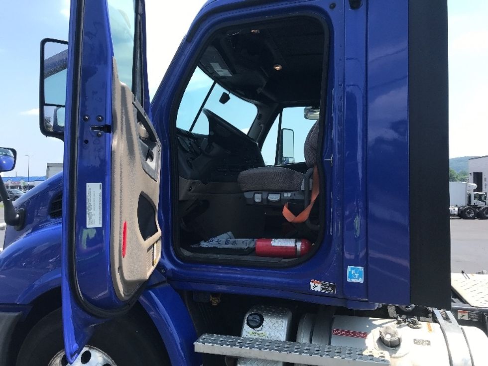 Day Cab Tractor-Heavy Duty Tractors-Freightliner-2020-Cascadia 11342ST-Allentown-PA-230,454\n\t\tmiles-$ 40,250 - Image 9