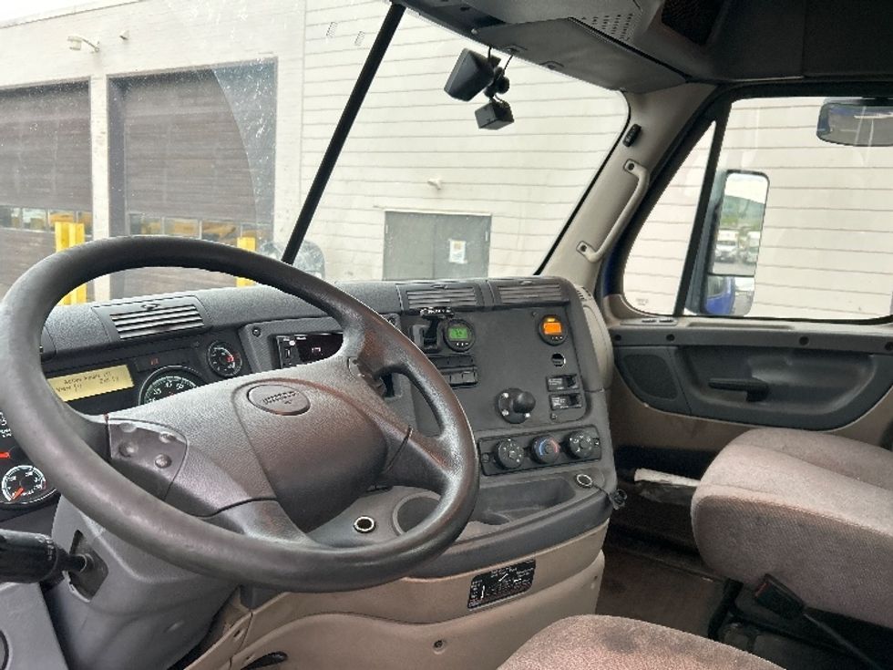 Day Cab Tractor-Heavy Duty Tractors-Freightliner-2020-Cascadia 11342ST-Allentown-PA-318,944\n\t\tmiles-$ 36,250 - Image 10
