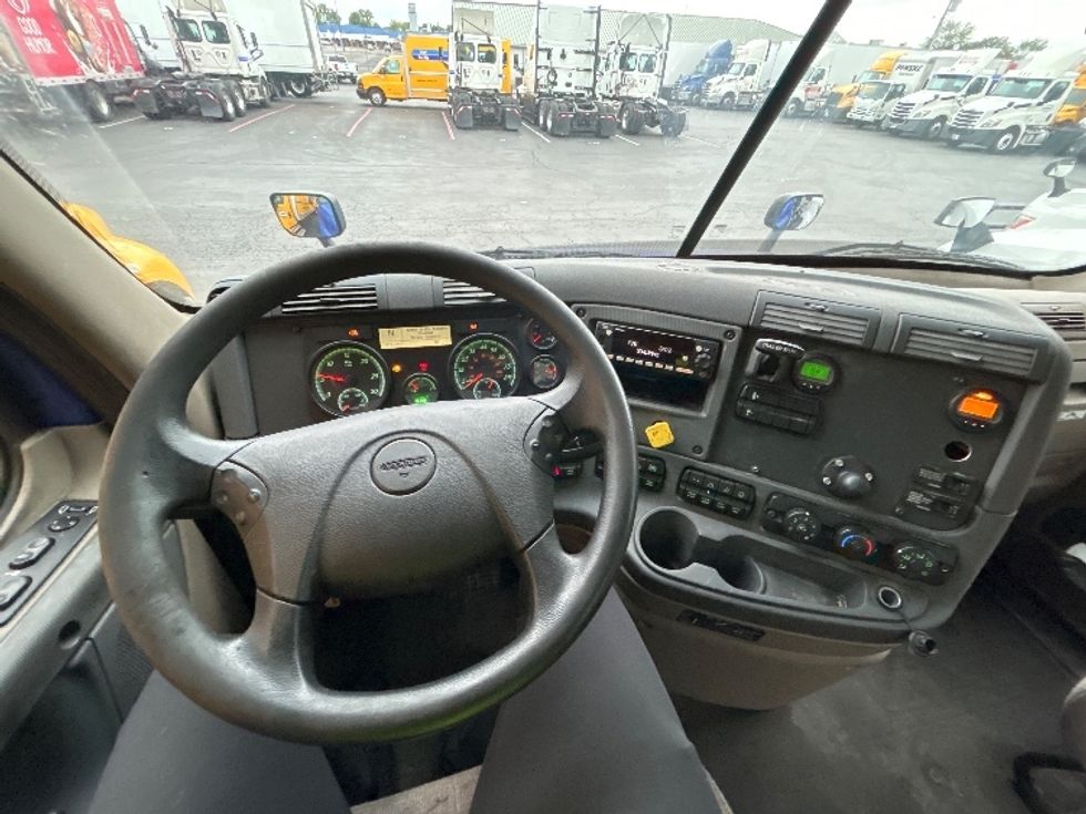Day Cab Tractor-Heavy Duty Tractors-Freightliner-2020-Cascadia 11342ST-Allentown-PA-318,944\n\t\tmiles-$ 36,250 - Image 11
