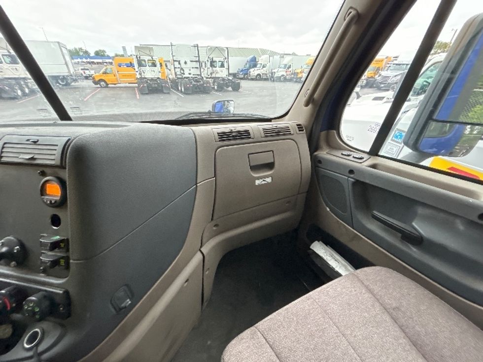 Day Cab Tractor-Heavy Duty Tractors-Freightliner-2020-Cascadia 11342ST-Allentown-PA-318,944\n\t\tmiles-$ 36,250 - Image 13