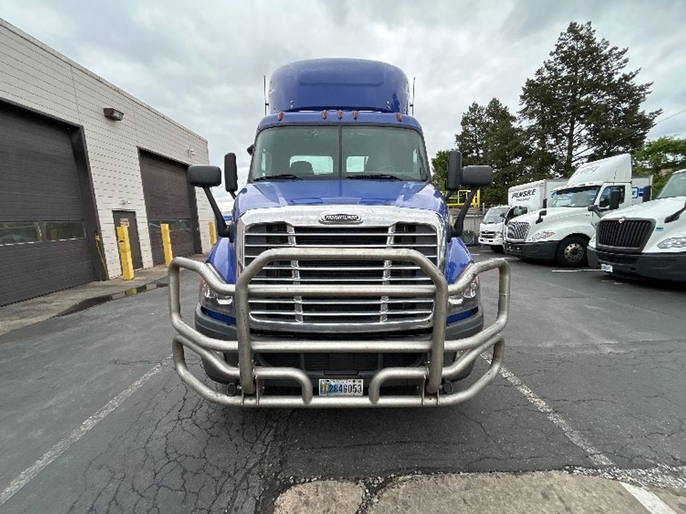 Day Cab Tractor-Heavy Duty Tractors-Freightliner-2020-Cascadia 11342ST-Allentown-PA-318,944\n\t\tmiles-$ 36,250 - Image 2