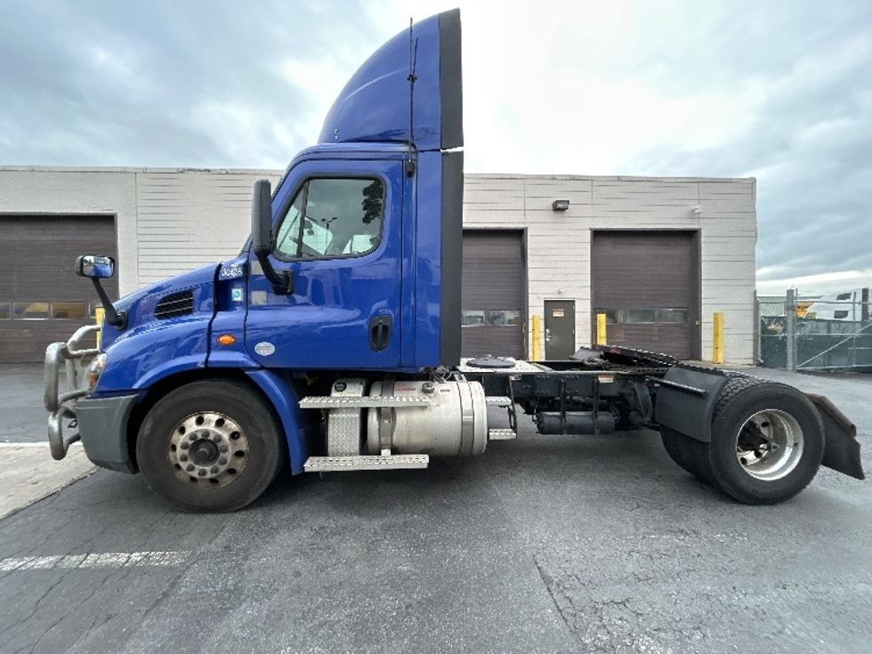 Day Cab Tractor-Heavy Duty Tractors-Freightliner-2020-Cascadia 11342ST-Allentown-PA-318,944\n\t\tmiles-$ 36,250 - Image 4