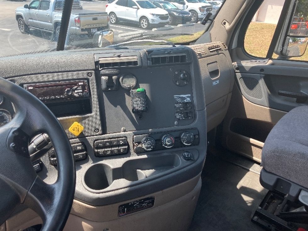Day Cab Tractor-Heavy Duty Tractors-Freightliner-2020-Cascadia 11342ST-Apopka-FL-415,758\n\t\tmiles-$ 37,500 - Image 10