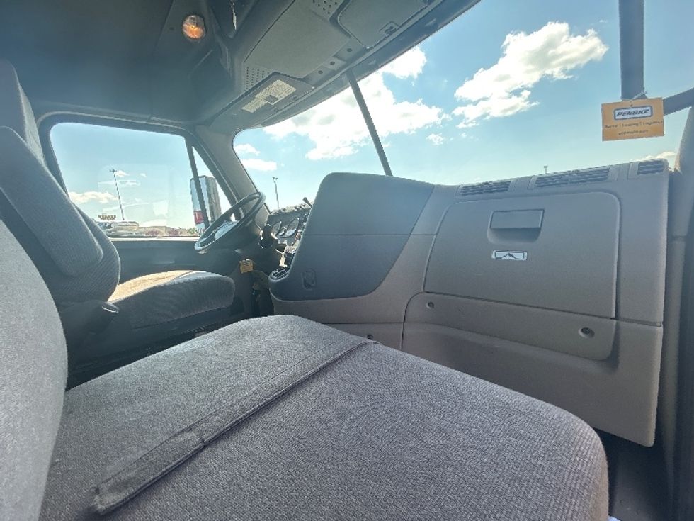 Day Cab Tractor-Heavy Duty Tractors-Freightliner-2020-Cascadia 11342ST-Columbus-OH-222,875\n\t\tmiles-$ 42,000 - Image 13