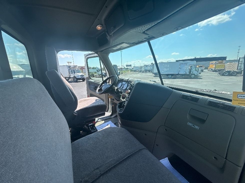Day Cab Tractor-Heavy Duty Tractors-Freightliner-2020-Cascadia 11342ST-Columbus-OH-222,875\n\t\tmiles-$ 42,000 - Image 14