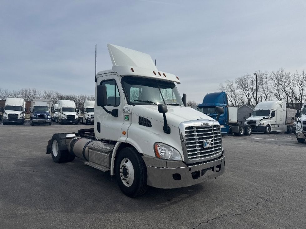 Day Cab Tractor-Heavy Duty Tractors-Freightliner-2020-Cascadia 11342ST-East Chicago-IN-225,667\n\t\tmiles-$ 36,000 - Image 1